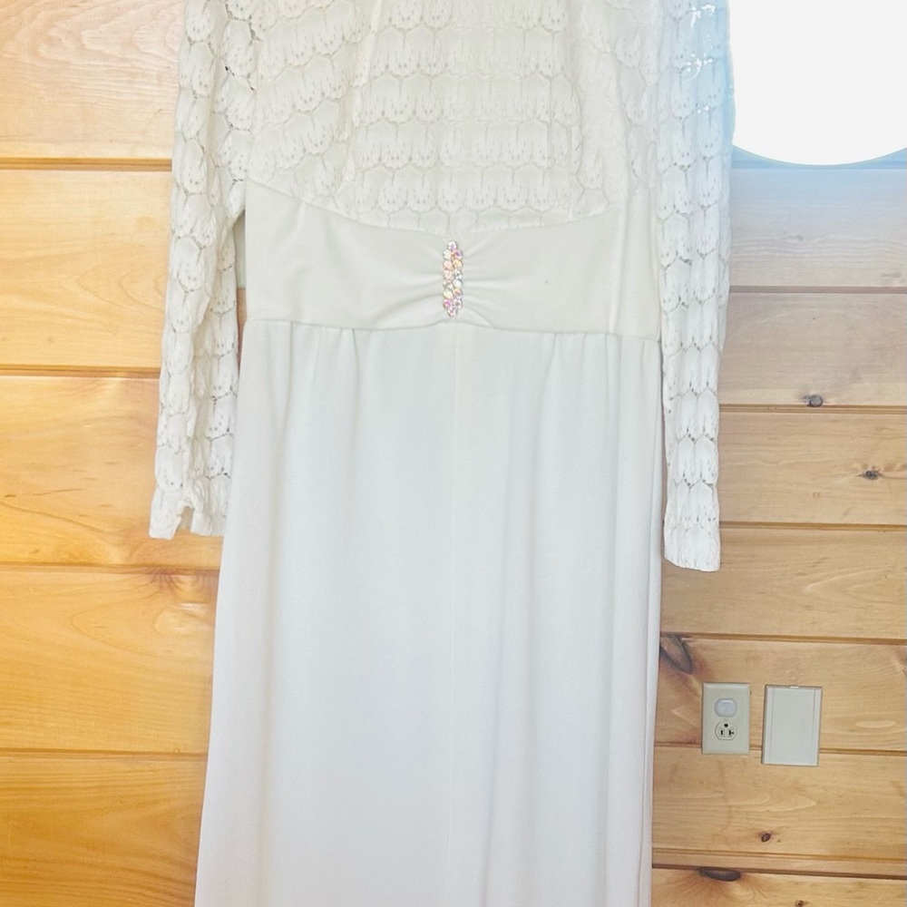 Vintage (1970s) Elegant White Wedding Dress